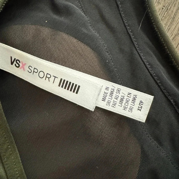 Victoria sport NWOT ARMY GREEN XS sports bra - Picture 3 of 3